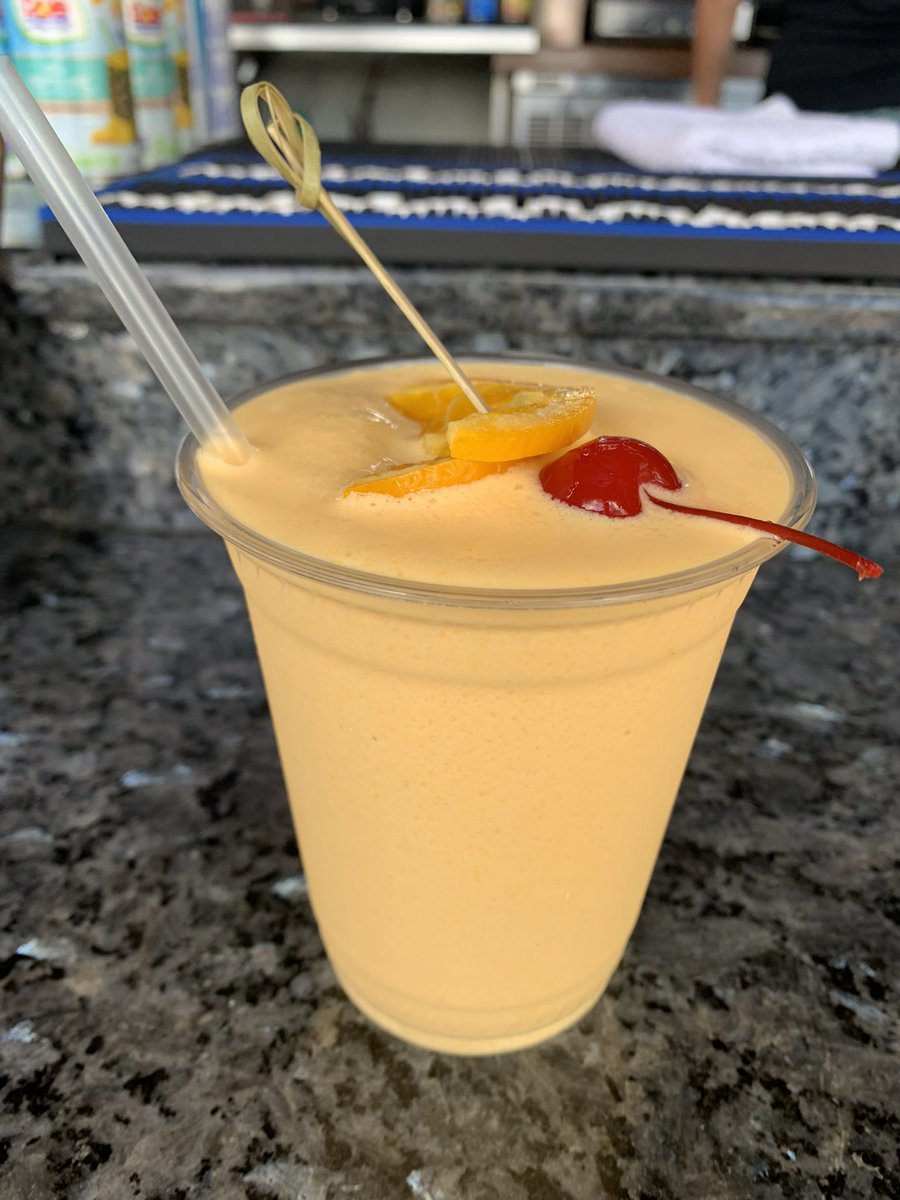 CruzinParadise's tweet photo. It’s Friday It’s 5 o’clock somewhere! So it’s the beach 🏝 and Drinks 🍹 at the #SquareGrouper https://t.co/OLsSKLPGIW