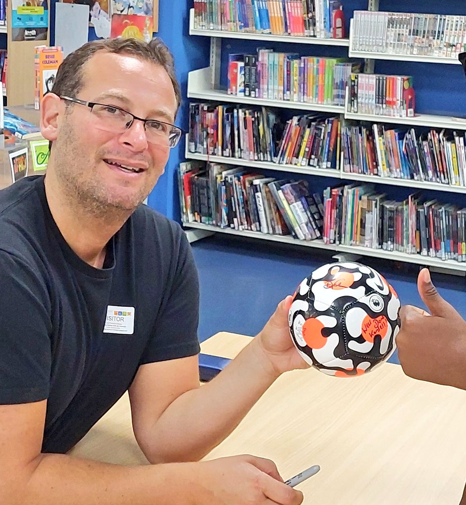 FHS_Lib's tweet photo. Thanks so much @DanFreedman99 for visiting @Forest_HillSch again today...so good we had you twice in a fortnight! ๐ #JamieJohnson #Unstoppable #ReadAndSucceed https://t.co/Yw9vpVCraH