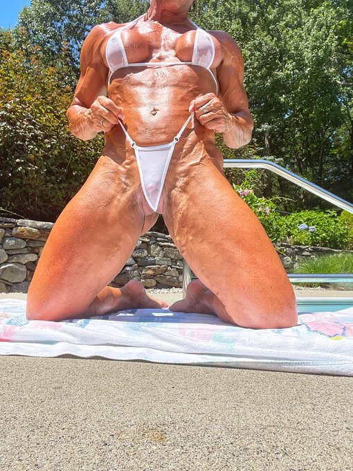 Like my bikini? https://t.co/NMga6cSPS7