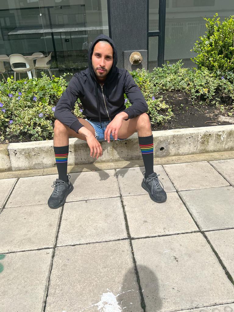 ricardoarodon's tweet photo. • Es Hora de hablar y de escuchar 
    - Dilo en voz alta 
    - Dilo con Orgullo 🧚🏻‍♂️✨🌈 https://t.co/OlGoChWLnS