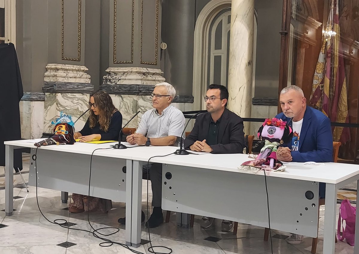 joanribo's tweet photo. 🎬Tret d'eixida a la @micefestival‼️

Una mostra on podrem conéixer 250 treballs audiovisuals fets per xiquets, xiquetes, joves i professorat amb una visió solidària i compromesa🙋🏽‍♀️.

Enhorabona, sou l'esperança en un futur sostenible i just per a totes i tots 👏🏽👏🏽 
#València https://t.co/8oLgAo6TkF
