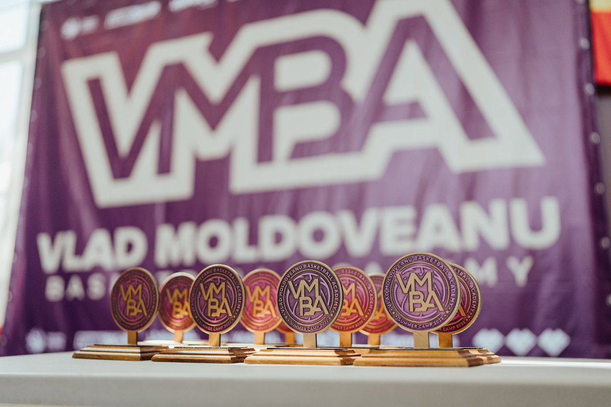 VMBAcademy's tweet photo. Bling Bling 🏅

Multe trofee și-au găsit azi "stăpâni" iar în următoarele zile vom face un tur complet al câștigătorilor.

Stay tuned 📺.

#VMBA #vladmoldoveanu #basketballacademy #trophies #winningtime #basketball https://t.co/b50uCMbhTh