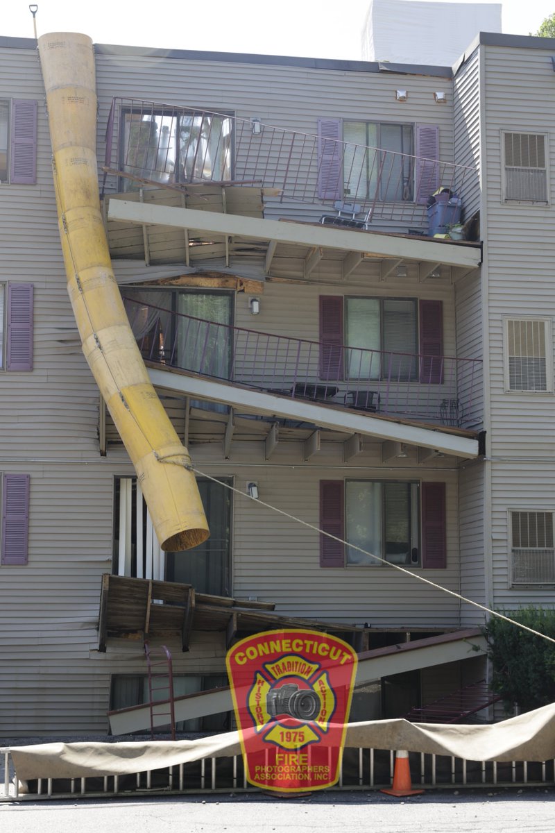 ctfirephoto's tweet image. Happening now. We have CFPA Massachusetts Paul Shea ( @pauls612) on the scene of a partial collapse of an apartment complex in Worcester, MA. 

#buildingcollapse #structurecollapse #collapse 
#BreakingNews

@WorcesterFD1009