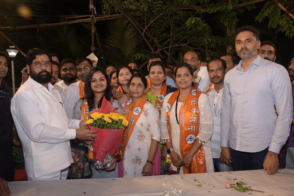 mieknathshinde's tweet photo. #रत्नागिरी जिल्ह्यातील दापोली तसेच मंडणगड नगरपंचायतीतील शहर विकास आघाडीतील १२ नगरसेवकांनी आज आमदार @iYogeshRKadam यांच्या पुढाकाराने युती सरकारला पाठिंबा देण्याचा निर्णय जाहीर केला. 

#realshivsena https://t.co/tyufQ5Vst1