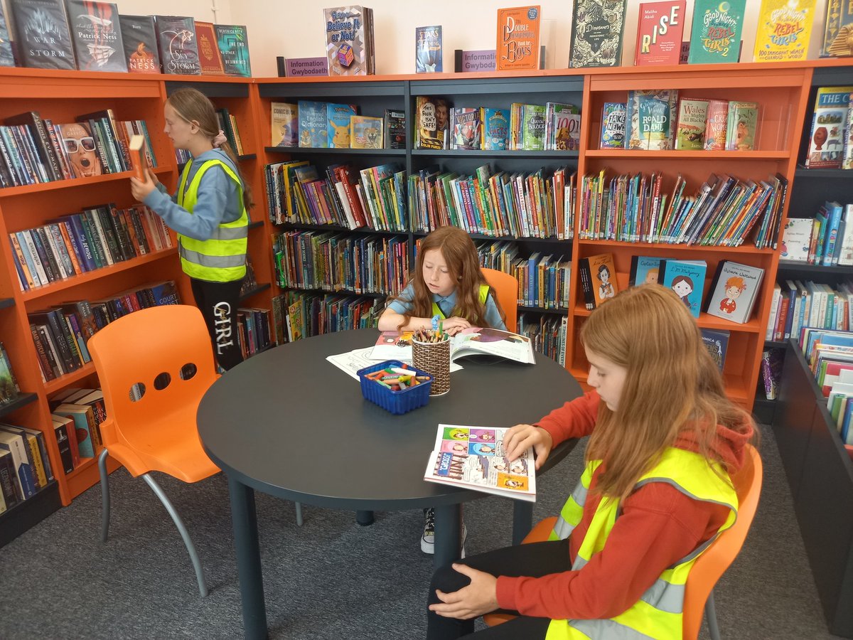 PentrerGraig's tweet photo. Diolch Morriston Library @Discovermore for yesterday's session explaining the Summer Reading Challenge and reminding us of all the fab services the library provides for us #onourdoorstep #pgpsaturn #pgpllc #pgphealth https://t.co/Tky0CQhSbT https://t.co/ePU7AawpN5