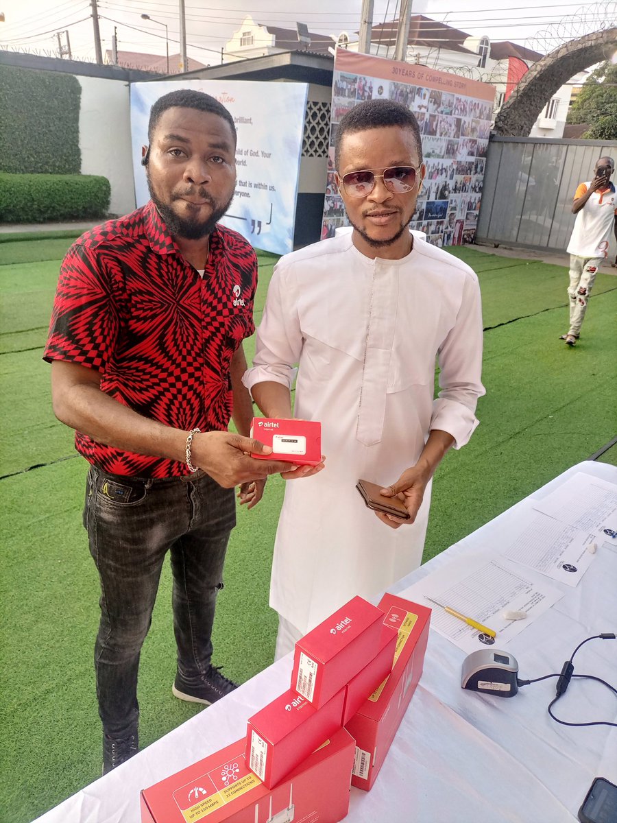 Lumiwaves's tweet photo. @farooqkperogi I sell Airtel Mifi, Routers and Sim cards and and I retrieve lost sim cards too @ 5 Oba Akran Avenue Ikeja.( Carlcare Service Centre) There is dignity in labour! #LabourChallenge #DignityInLabour https://t.co/Wfw4jgUFto