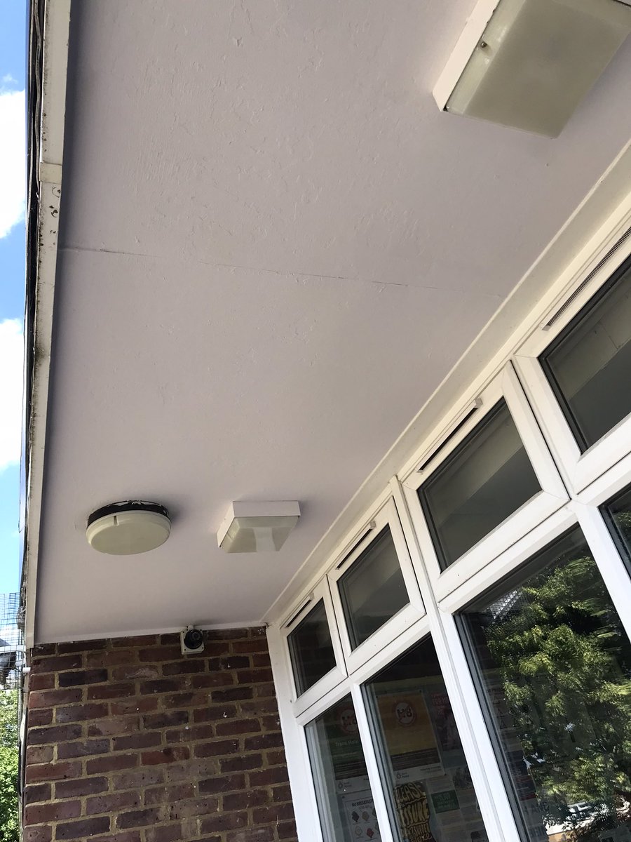 AitkinHazel's tweet photo. A female person on probation with @KSSPS_CP Maidstone, who has recently completed a painting and decorating course, and is about to get her CSCS Card, put her new skills to good use today at the youth and community centre #Shepway 😊  #givingback #probationworks #changinglives https://t.co/lAwqNOdIUo