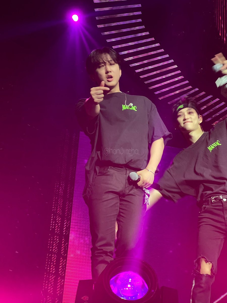 HON3YRCHA's tweet photo. My baby boy 😭 and him pointing out my dwaekki mask too right before the finger hearts 💜 https://t.co/8eTAi8RpiA