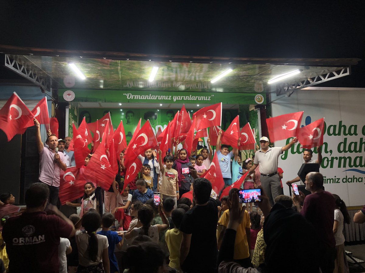 OrmanUrfa's tweet photo. Yeşil Vatan Tırının Şanlıurfa’daki ikinci gününe 15 Temmuz coşkusu eklendi. Yoğun ilgi gören tırımız  2  gün daha Cumhuriyet tesislerinde Şanlıurfalılarla beraber olacak. Haydi çocuklar bol eğlence, yarışma ve hediyeler sizleri bekliyor. https://t.co/FkotLnth1c