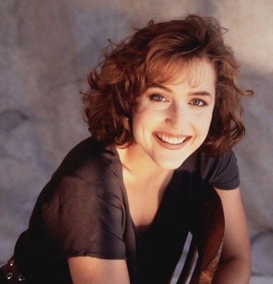 AndMulder's tweet image. Gillian Anderson           Gillian Anderson
in her 20s                         in the '20s