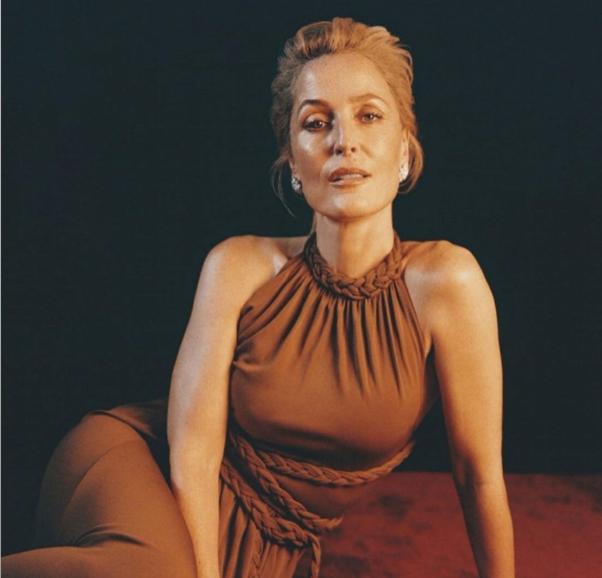 AndMulder's tweet image. Gillian Anderson           Gillian Anderson
in her 20s                         in the '20s
