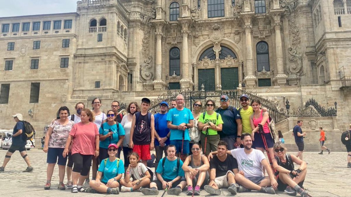 BienestarCLM's tweet image. ❤️ El @gobjccm respalda la inclusión de las personas con discapacidad y refuerza los programas de normalización social

🚶‍♀️🚶🏻La consejera @GarciaTorijano ha acompañado a un grupo de personas de @plenaCLM en la última etapa del Camino de Santiago

ℹ️ castillalamancha.es/node/348631 

#CLM