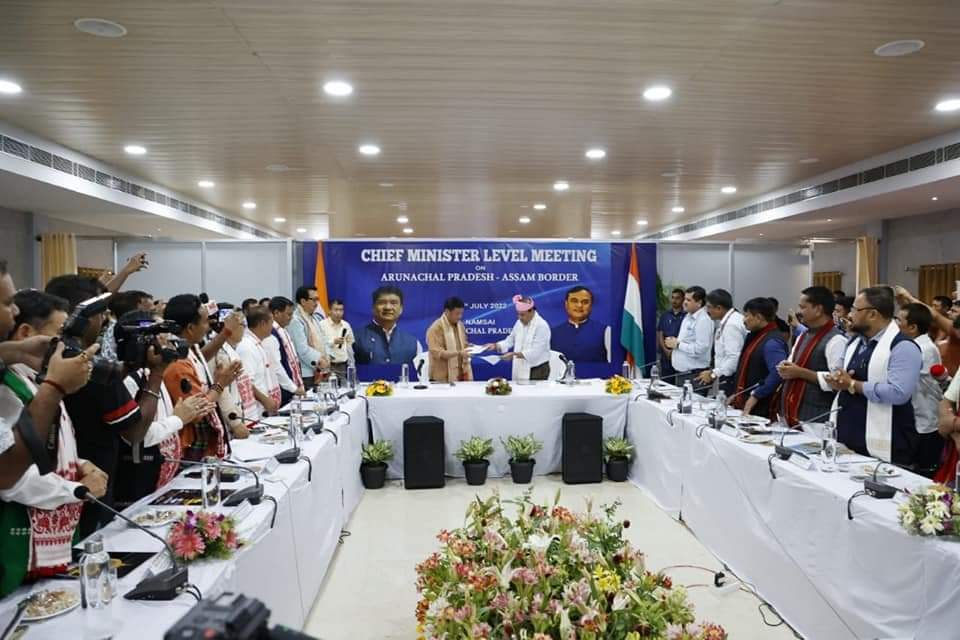 BJP4Assam's tweet photo. Hon'ble CM @himantabiswa
signed the Namsai Declaration along with  Arunachal Pradesh CM Hon'ble @PemaKhanduBJP to restrict the 'disputed villages' to 86 instead of 123.
This initiative was Inspired by Hon'ble PM Shri @narendramodi ji &amp; guided by Hon'ble HM Shri @AmitShah ji. https://t.co/DTwm3o6xLv