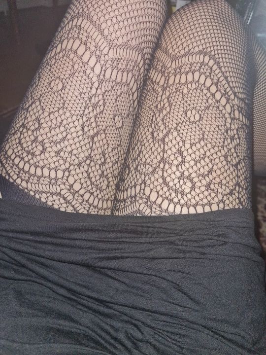 Kanske skulle gå ut en sväng och ta ett glas vin? Det är ju ändå fredag..

#gbg
#sex
#dejt