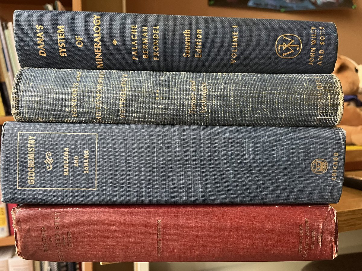 meagenpollock's tweet photo. I title this piece, “Office Stuff.”
#volcano #oldbooks #singingfish https://t.co/XhiGTrzLnv