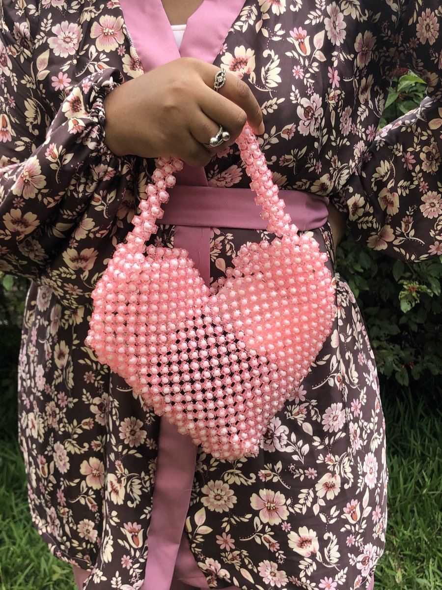 Farida rocking the Yusuf Heart bag

DM to order in this and other colors 
♥
♥
♥
♥
♥
♥
♥
♥
#mieni #mienibag #trending #fashion #beads #beadedbag #style #blackownedbusiness #retail #madeinnigeria #shopping #bellanaijaweddings #lagosfashion #abuja