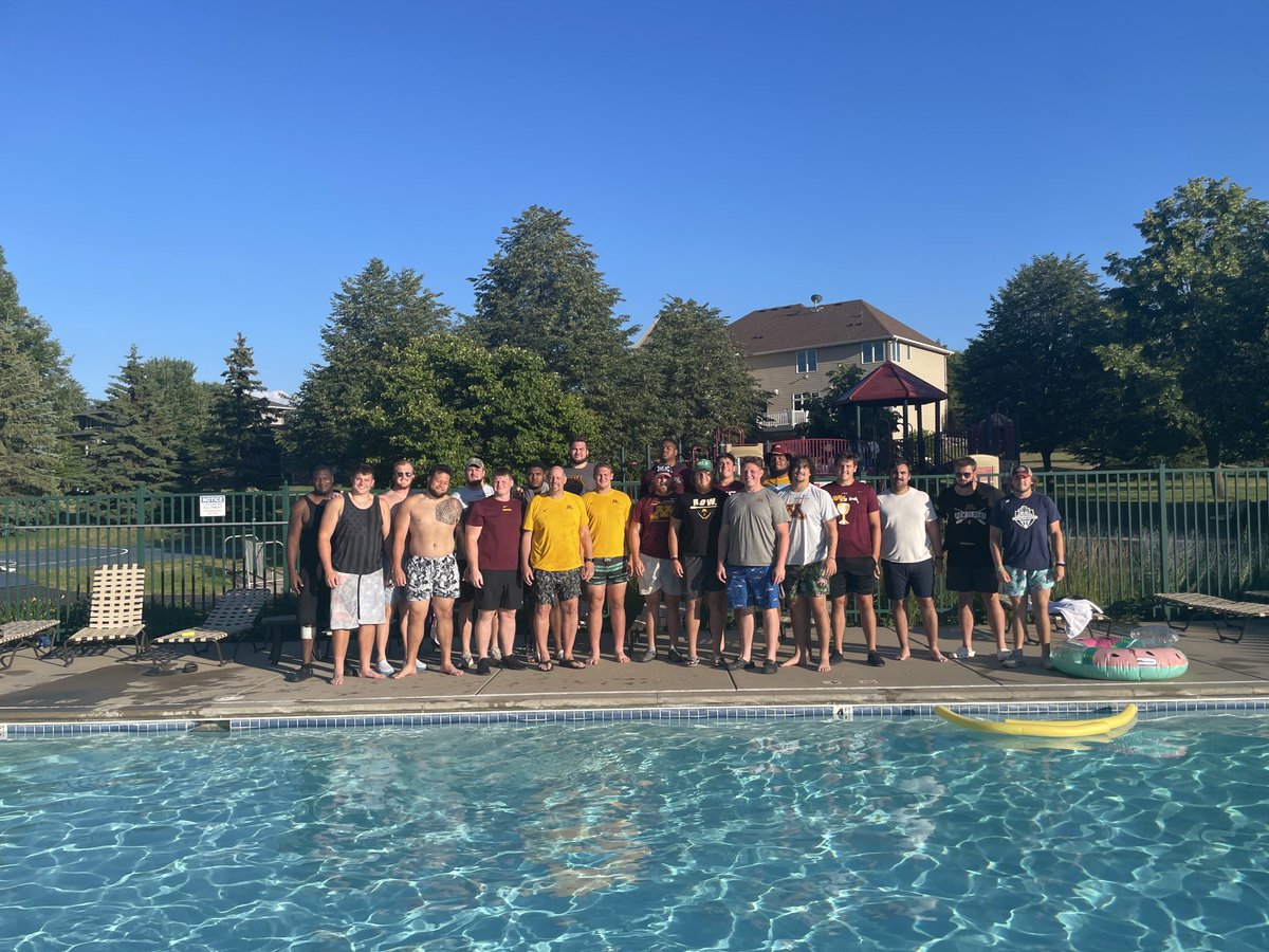 Callybrian's tweet photo. What a Wednesday! ⁦@Gopher_OLine⁩ steak dinner, Annual Kubb Tournament and trip to the pool! Great evening with the fellas! Thanks to everyone that helped with an elite event! #LPLMovers #RTB #SkiUMah https://t.co/e176HH5IdU