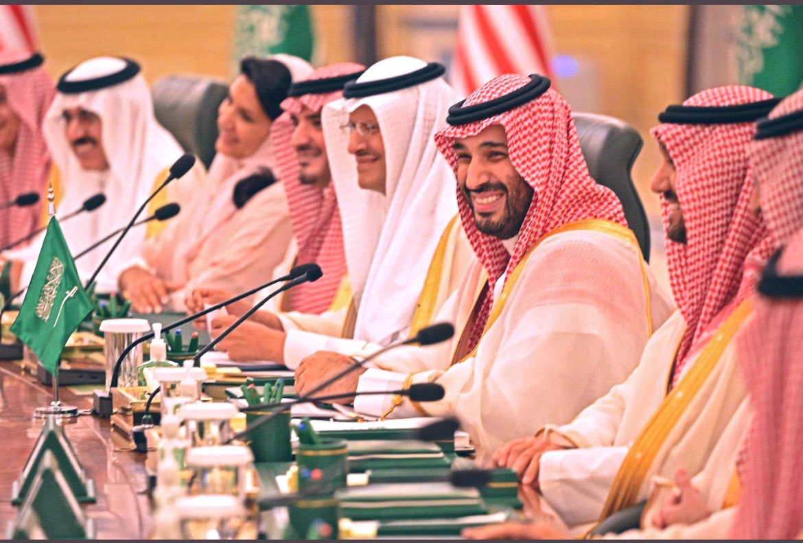 yasseraltwaijri's tweet photo. يفـرح به الشـعب  لامنّه تجـلى بلاج
.. ويصير لِعداه لا شافوه ضيقة نِسم 

ما هو بحاجه لتكشيره وعقدة حجاج 
.. هـذا يـروّع  مـعـادينه وهو مبتسم

 #ولي_العهد https://t.co/nfIunSnH5y