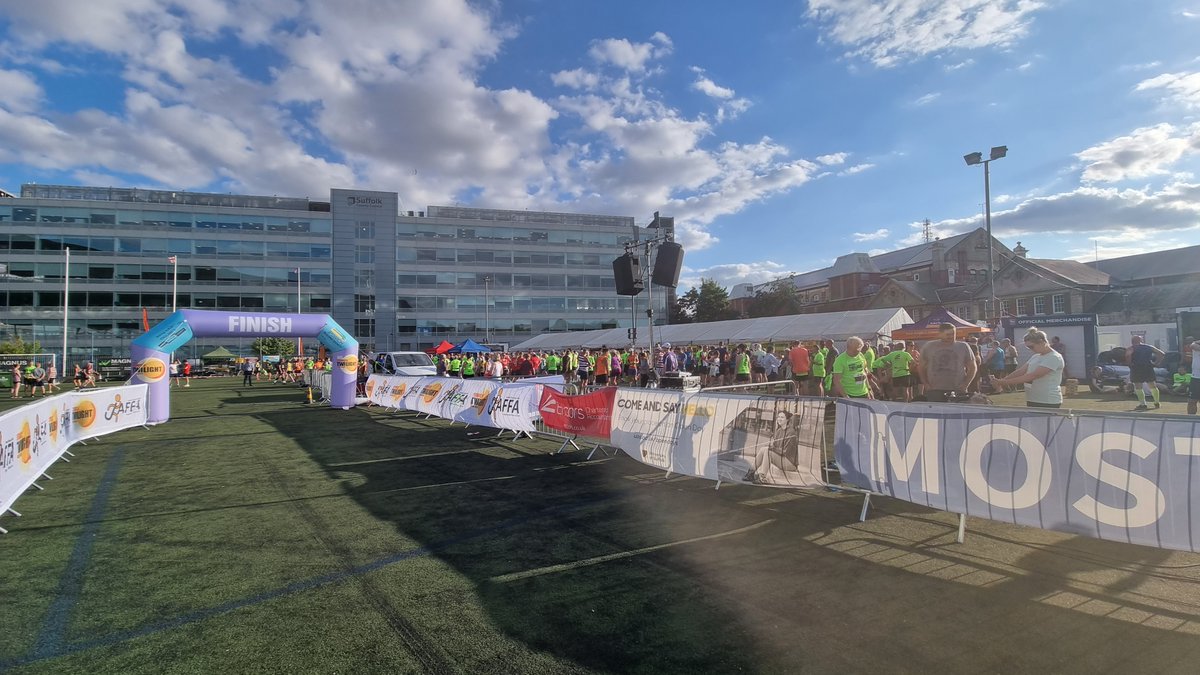 GizmoOutdoors's tweet photo. Almost #GunTime at the @IpswichTwilight #10k
What a beautiful evening!
#RoadRunning #ActiveSuffolk #Ipswich https://t.co/gCWss3oeMZ