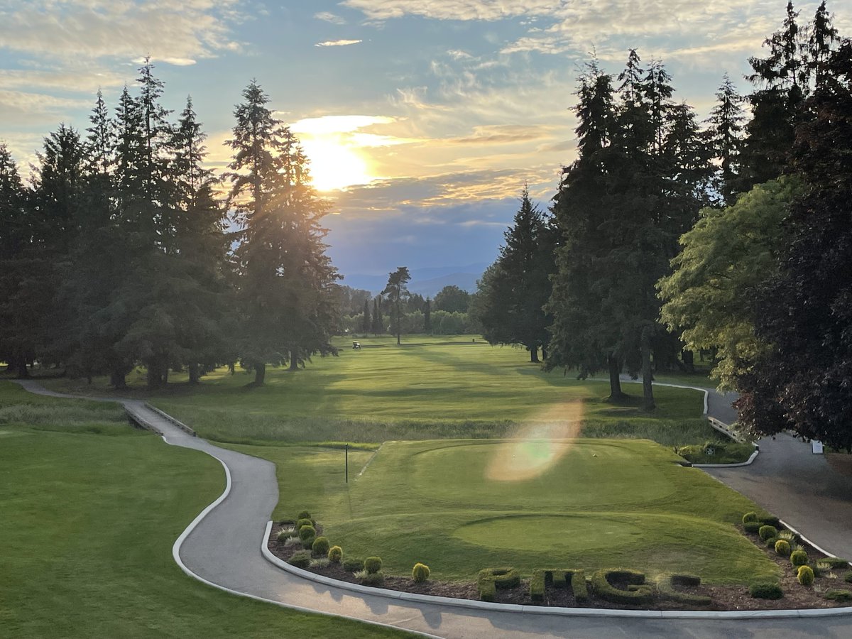 PittMeadowsGolf's tweet photo. Our opening hole is looking picturesque this summer! It is the perfect time to get out and enjoy it. Book your tee time today! ⛳
#pittmeadowsgolf #sunsout #parfive #membership #teebox #openinghole #freshcutfridays #golfislife #pittmeadowsgolfclub #sunset https://t.co/fyEWxXz3Hd