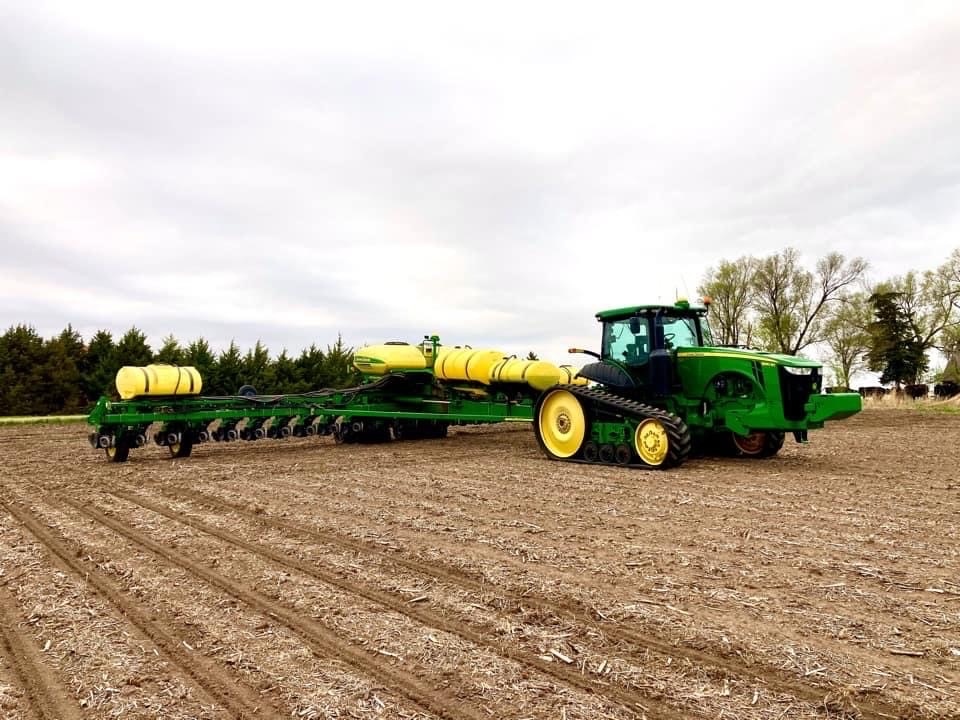 SurePointAg's tweet image. Thanks, Kevin, for sharing this photo of your in-furrow fertilizer application system! Looking sharp. #SurePointAg #PrecisionAg #LiquidApplication #FertilizerApplication #AgTwitter