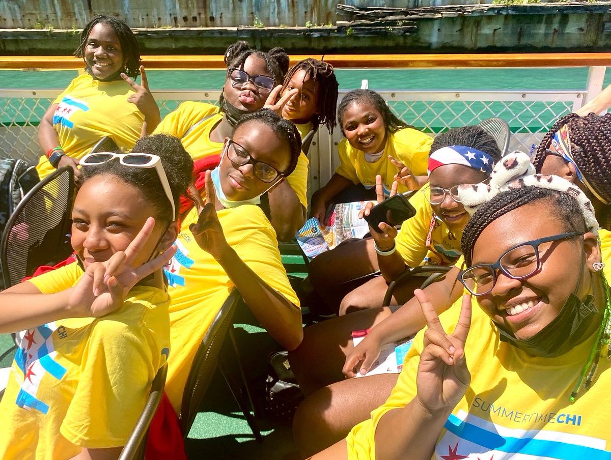 ComerCenter's tweet photo. Our summer campers absolutely loved their field trip to the Loop and the @chiarchitecture river boat tour learning about the history and beauty of our city on another great enrichment adventure together. #summercamp #comercenter #fieldtrips #youthcenter https://t.co/P4QKJwKjSm