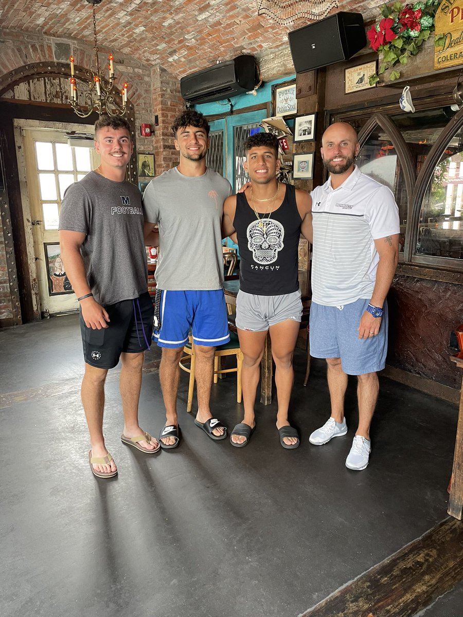JimRobertsonQB's tweet photo. Great end to summer workouts today! Breaking bread with the Q’s!
FOR THE ROOM.
@MUHawksFB @TonyMuskett @frankie7savino @Enzoqb12
#FastFiveStar #REALfamily #CEOmentality https://t.co/i5JqJspZLC