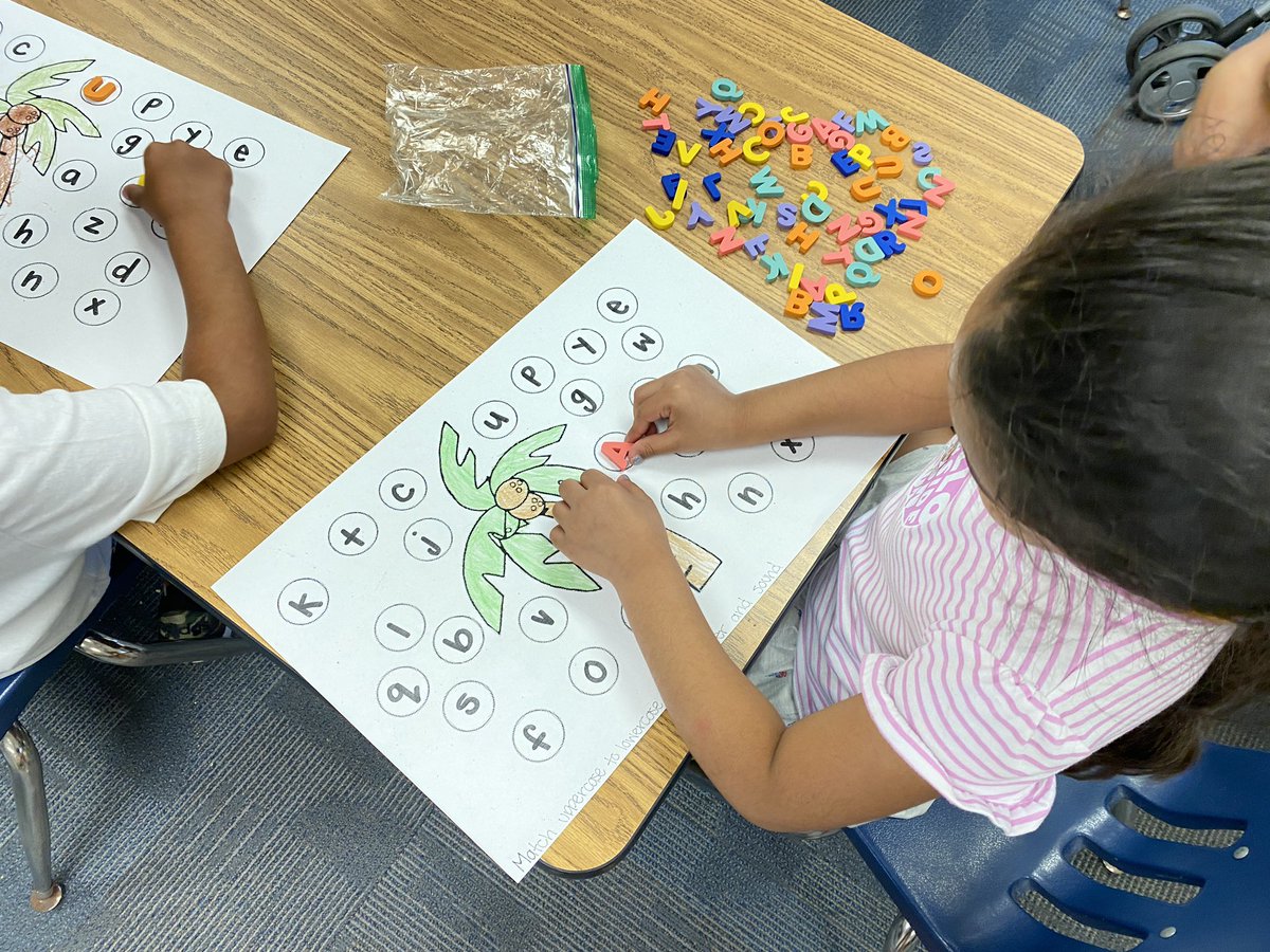 MrsCarter_SMSD's tweet photo. Matching letters is a great way to help students practice their letter ID skills. What a fun activity connected to the read aloud of the day, “Chicka Chicka, Boom Boom.” @MissWolffECE @Buffaloes_SMSD @la_neal #JumpStart2022 https://t.co/QC7SVLXqbn