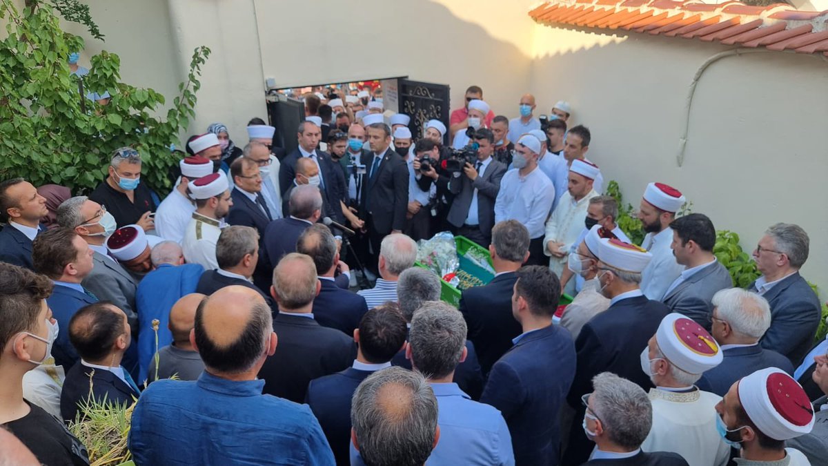 Hakan_cavusoglu's tweet photo. Ahirete irtihal eden Batı Trakya İskeçe Seçilmiş Müftümüz, kıymetli Ahmet Mete Hocamızı, TBMM Başkanımız Sn @MustafaSentop’un katılımıyla hemşehrilerimizle birlikte ebediyete uğurladık. Makamı âli olsun. Soydaşlarımıza sabr-ı cemil niyaz ederim. https://t.co/LIg30Uduyy