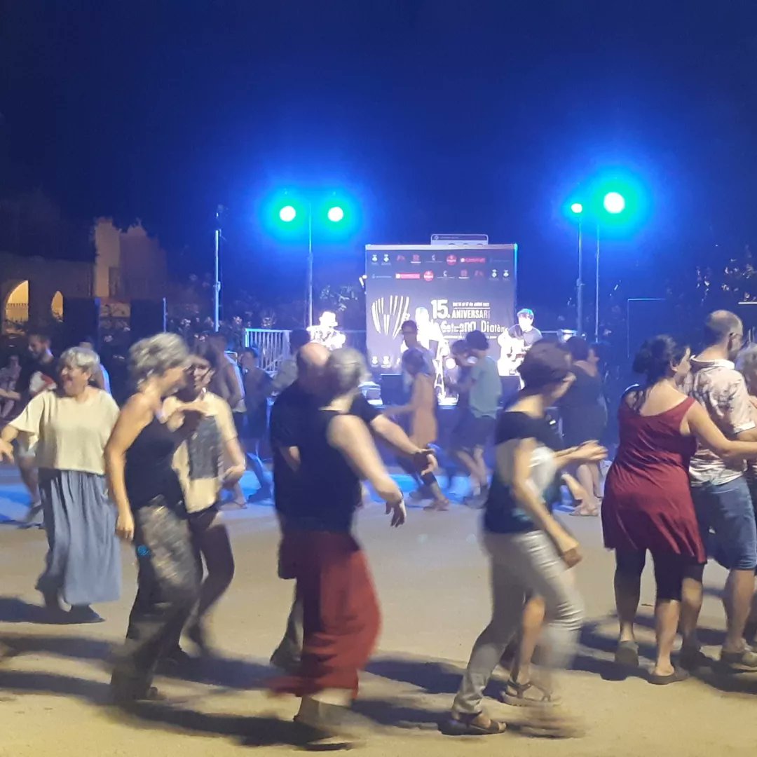 oscarsubirats's tweet photo. Dijous musical: #FilMusical amb @maio.serrasolsas a la Palma i ball folk a la plaça de la Patacada, festival #Diatònic https://t.co/GgEz78WF45