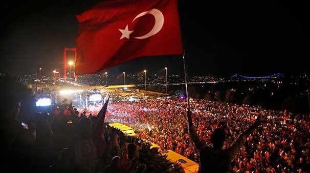 Geceye yenilmeyen her insana ödül olarak bir sabah bir gündüz ve bir güneş vardır