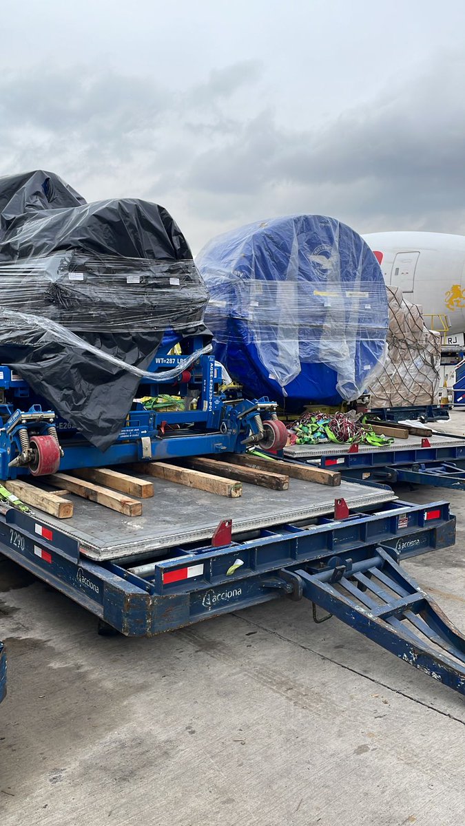 Controlc_chile's tweet image. Hoy nuevamente somos parte de la logística para una cia aérea en Chile, Jetsmart a través de Asesorías y Representaciones SCL nos confian el transporte y entrega en USA de estos 2 importantes motores de sus aviones que operan en Chile #avion #logistics #USA #Chile #scl #Miami