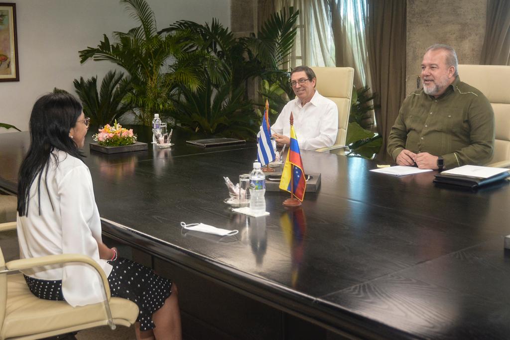 El Primer Ministro cubano <a href="/MMarreroCruz/">Manuel Marrero Cruz</a>  recibió hoy en el Palacio de la Revolución a <a href="/delcyrodriguezv/">Delcy Rodríguez</a>, vicepresidenta ejecutiva de la República Bolivariana de #Venezuela. #CubaPorLaPaz <a href="/DiazCanelB/">Miguel Díaz-Canel Bermúdez</a> <a href="/UJCdeCuba/">UJC de Cuba</a> <a href="/AsambleaCuba/">Asamblea Nacional Cuba</a>