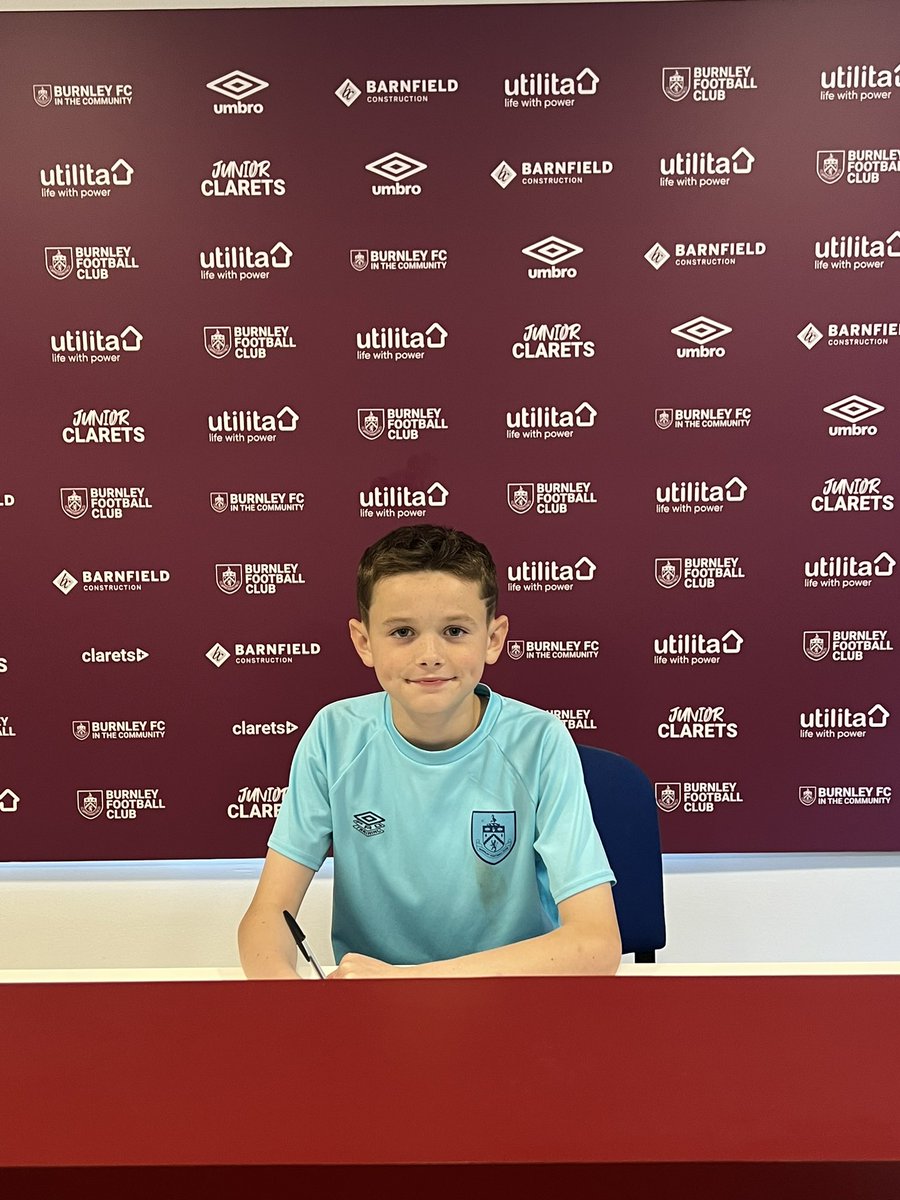 EthanLawtonGK1's tweet photo. Proud to sign for @BurnleyOfficial academy. https://t.co/aCWZHxTG9s