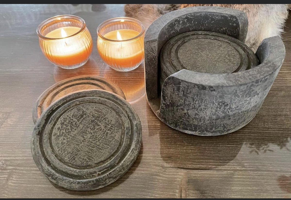 1sinba's tweet image. De onderzettertjes van brocante kuipje staan klaar voor de drankjes op te zetten.
Fijn avond allemaal.

Camping Prinsenmeer Asten.   Hatseflats