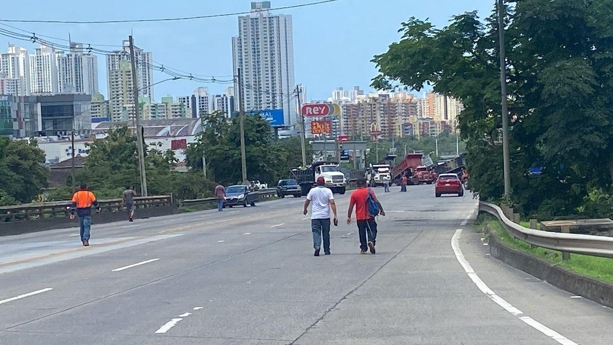 Tráfico Panamá tweet media