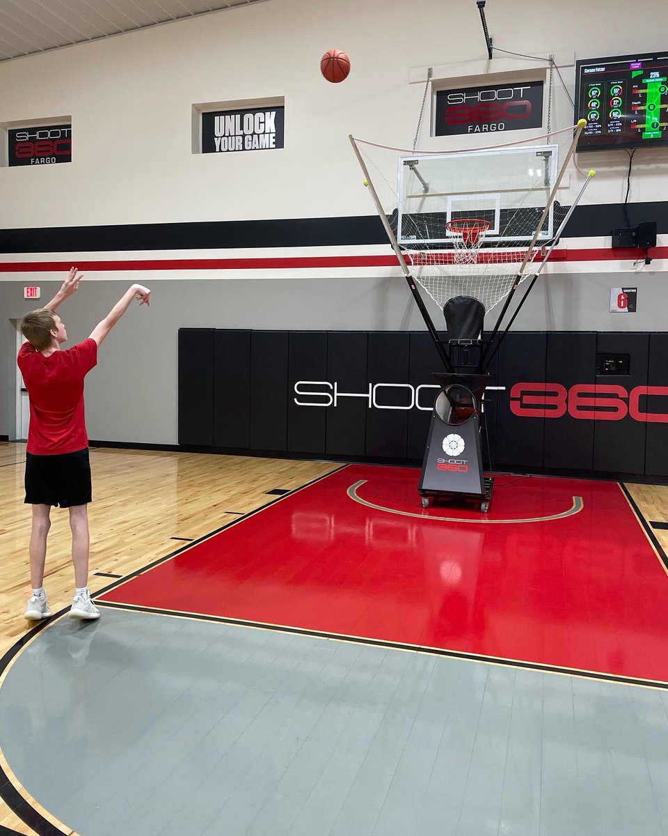 Shoot360Fargo's tweet photo. We’re adding another 10K Shots Made Club member in Carson Fetzer‼️ He’s been a member since the beginning and was rewarded for his determination and hard work today‼️ Awesome job, Carson‼️ #shoot360fargo #splashmeter #getgameready @nodakbasketball https://t.co/UoaqrHZgoJ