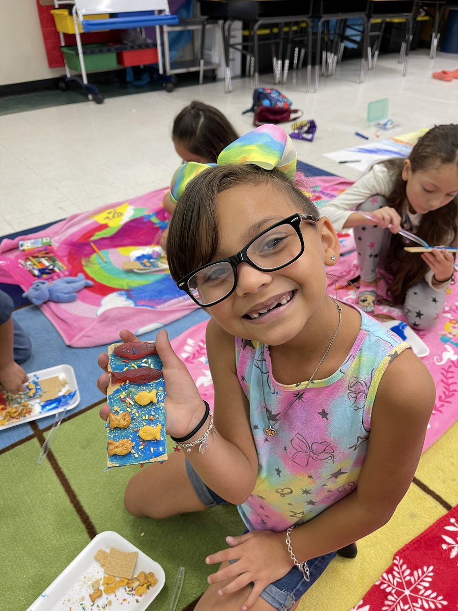lisa_carrasco1's tweet photo. We finished out @MVESummerSchool with a special treat after learning all about the 🌏’s water the last six weeks💙@oscardjimenez2 !! https://t.co/V221YG95Ag