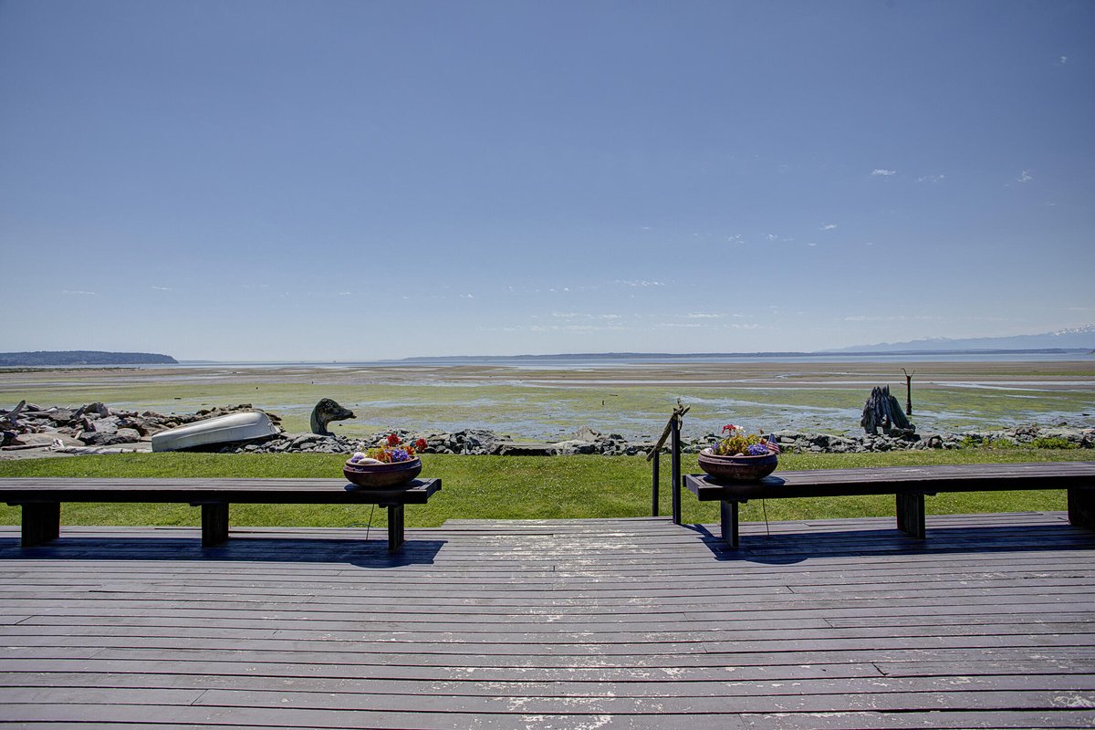 EwingandClark's tweet photo. This 1968 south-facing waterfront home, in coveted Sunlight Beach community on #WhidbeyIsland, is available for first time! A perfect getaway or a place to call home. Swimming, waterskiing, &amp; more! Only 12 min from ferry. 
$1,895,000 · 4 bd / 2.5 ba https://t.co/DsMqNrfBna