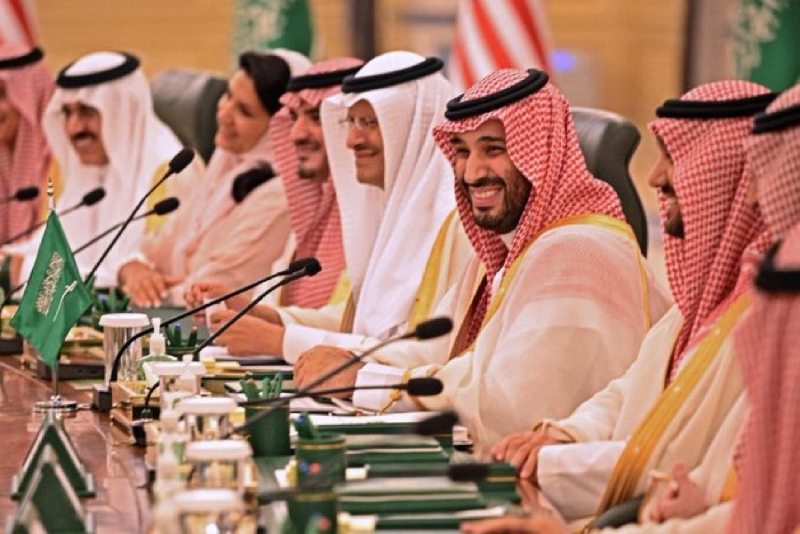 "كنّه يقول: الفضا ملكي بشرع ونِظام 
وحنا نقول: الفضا ملكك ولا معك أحد". #القمة_السعودية_الأمريكية #تيران_وصنافير_سعوديه