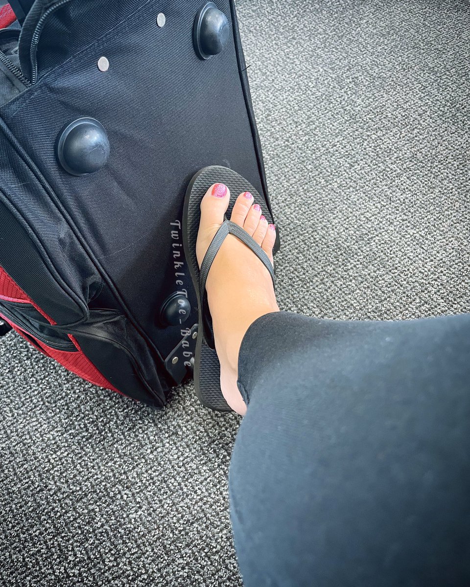 TwinkleToe_Babe's tweet photo. Beach bound 🏝 ❤️
.
.
.
.
.
.
.
.
.
.
#feetworshipers #cutefeet #sandals #footfetishbabe #feetpicswanted #friday #vacation #beachbound #photography #toeslover #feetpictures #feetloversonly #feetgoddess #toesmodel #twinkletoebabe https://t.co/8QhSn6zsfW