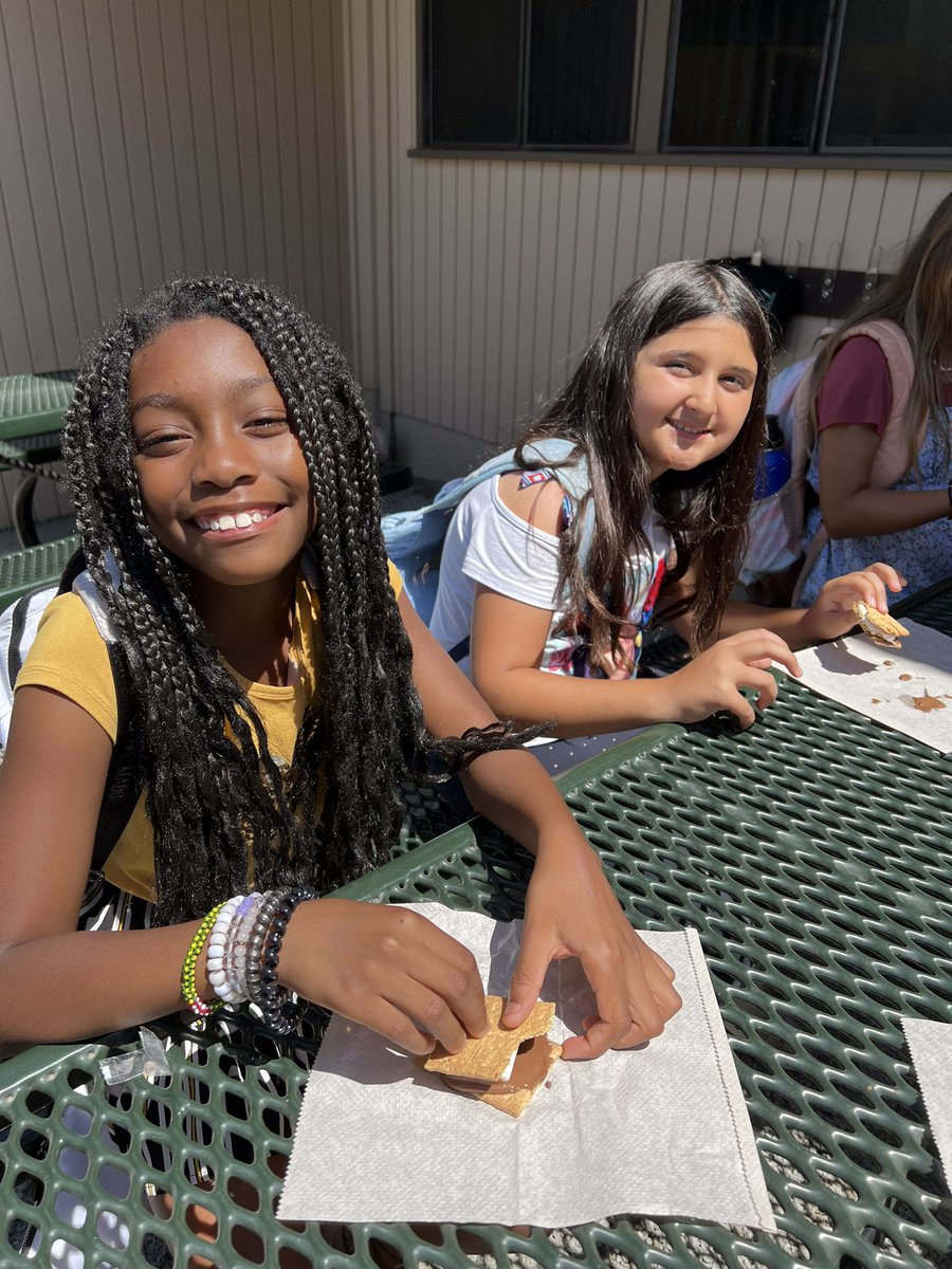 b_applegate's tweet photo. Solar oven s’mores at Camp Cajon! The perfect Friday treat!☀️🍫@AvocadoGators @CajonValleyUSD @RanchoWallc https://t.co/zFeHokhMAD