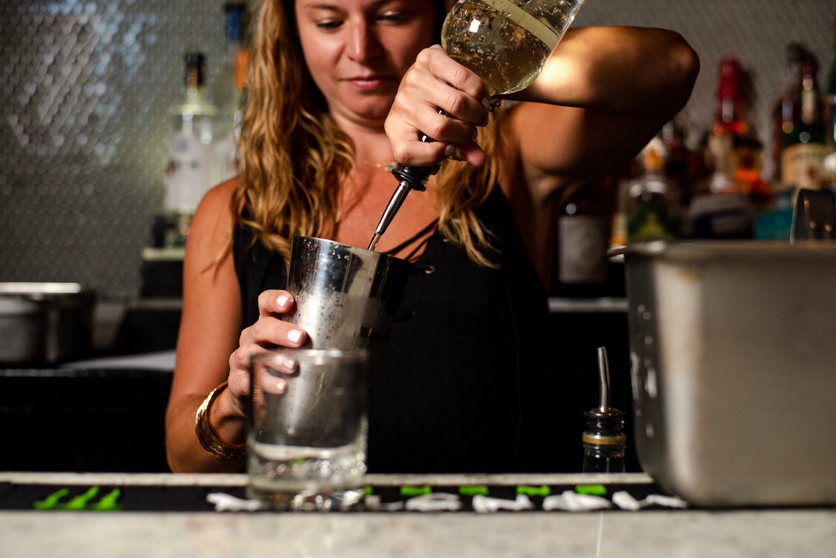 JuniperNYC's tweet photo. A happy hour is a time for you to relax with friends, kick back and have some drinks. This cocktail has all of these characteristics! Happy Hour is from 4pm - 7pm 

#NYCBlog #NYCFood #NYBucketList #NYCBar #NYCRestaurant https://t.co/nJTNgZChZB