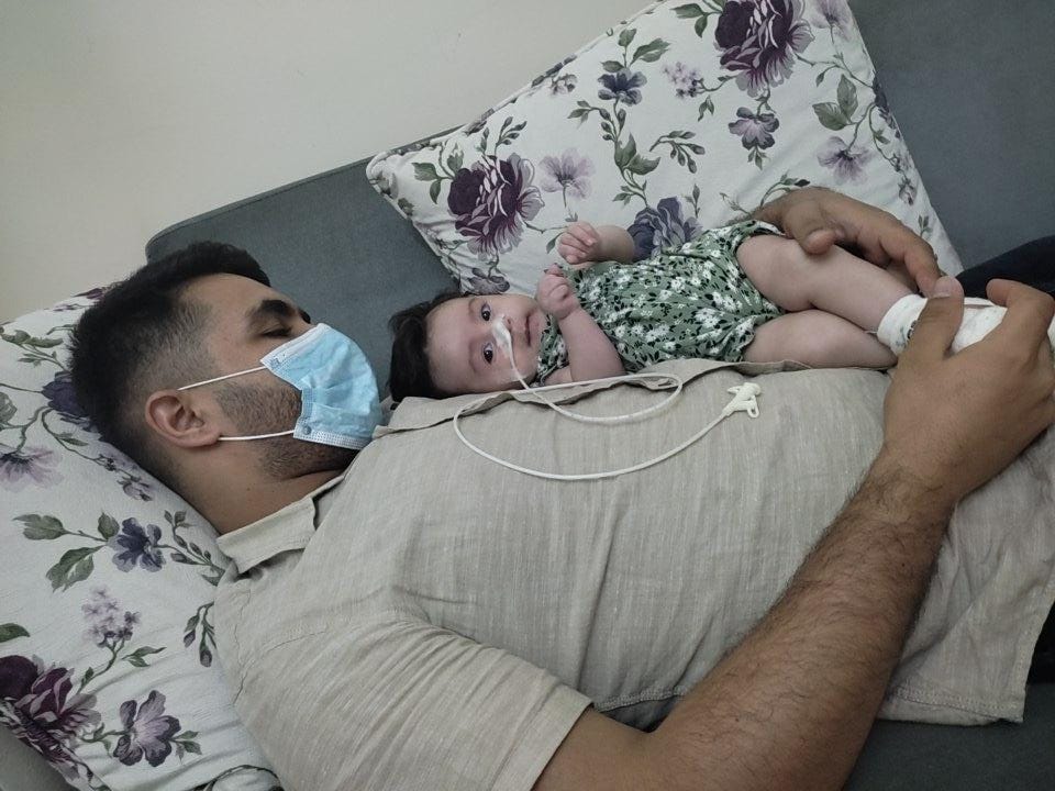 Ben Efnan Dua🌸 babamın koynu, annemin kucağı bu dünyadaki en sağlam limanlarım acılarım bir nebzede olsa son buluyor onların kucağındayken korkularım bitsin acılarım dinsin istiyorum bana yardım edin Lütfen!🕊👑#efnanduayanefesol 
#akaryakıt #ALTIN Devlet Bahçeli Osman Gökçek