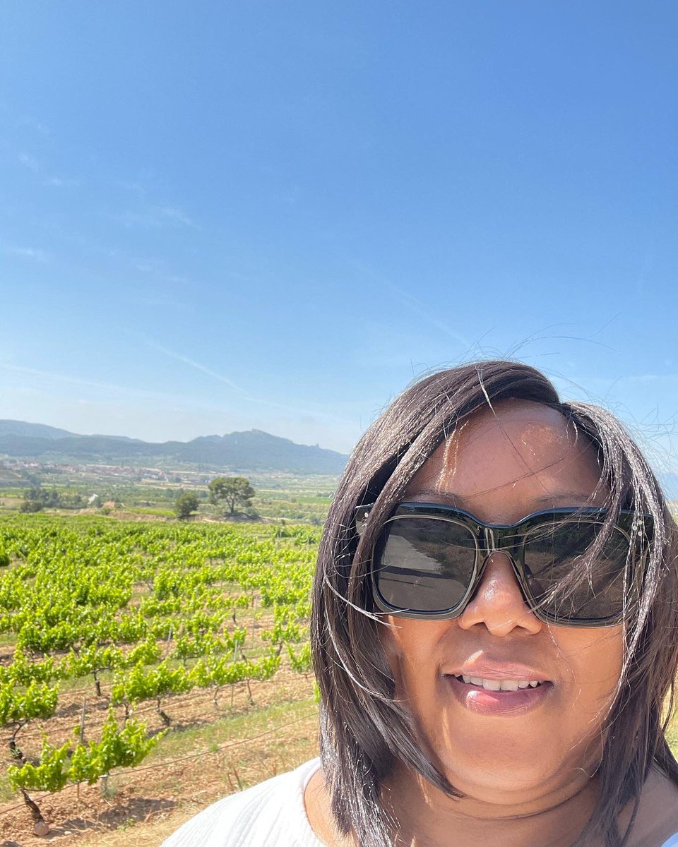 One day I woke up in Barcelona. I found my tribe of Spanish wine lovers and immersed myself in Catalan culture. 🇪🇸 instagram.com/p/CgCuYnjLuLr/…