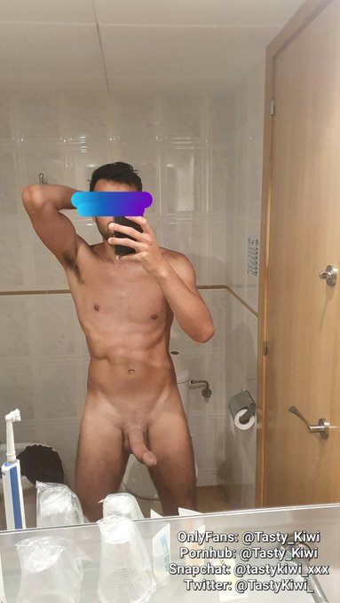 I like being naked for you guys! 🤤💦 https://t.co/JOvuPsz2Th