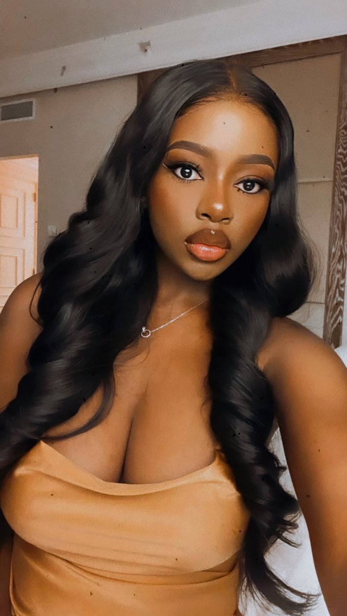 DianeRusset's tweet photo. Melanin too dark to throw her shade. 🤎 https://t.co/466U3izL7K
