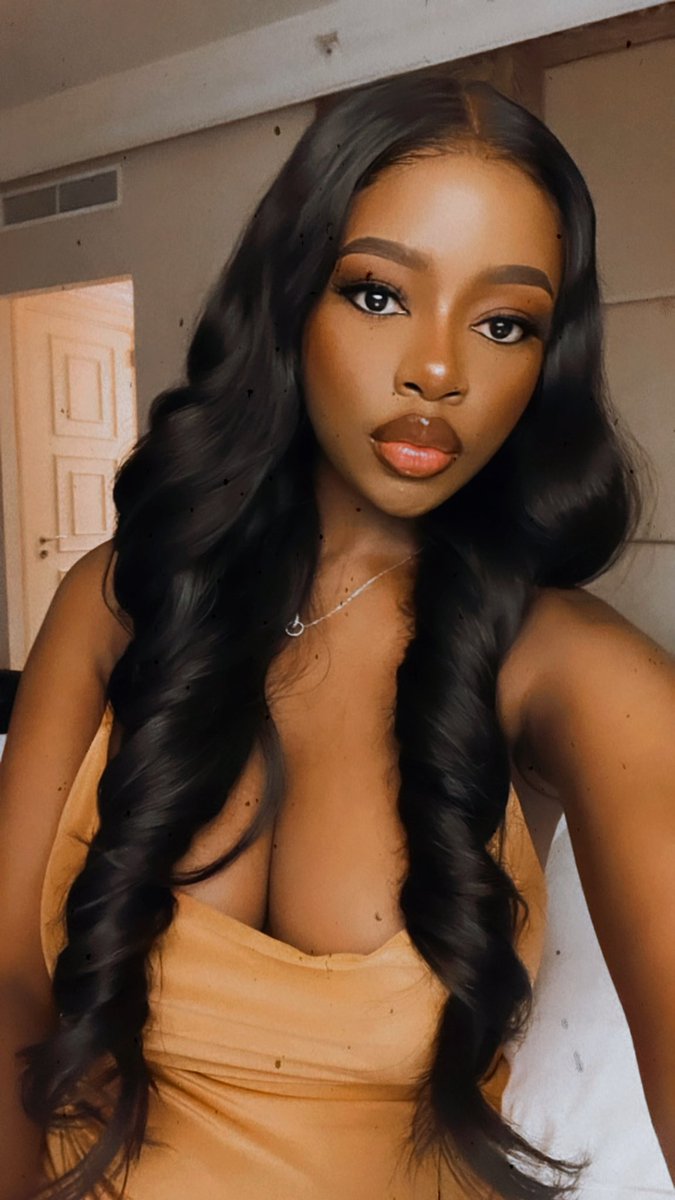 DianeRusset's tweet photo. Melanin too dark to throw her shade. 🤎 https://t.co/466U3izL7K