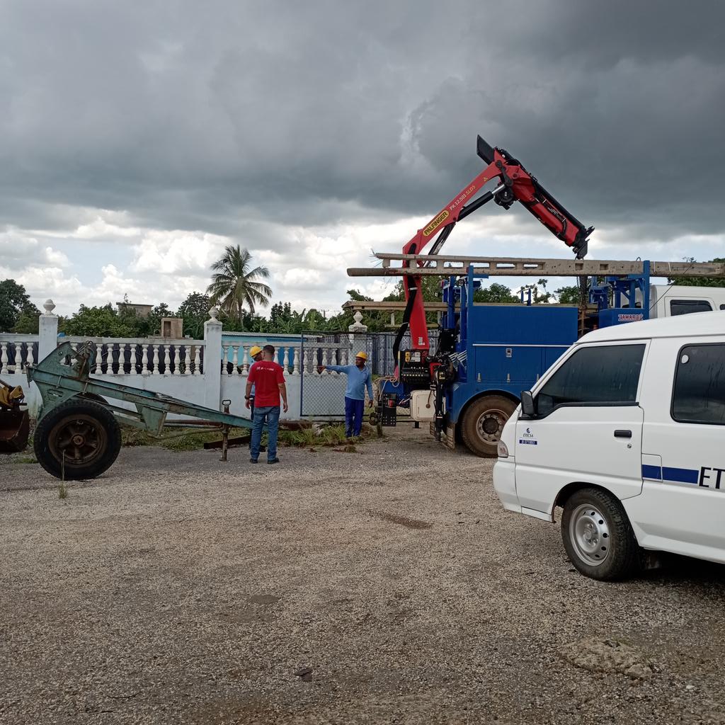 Jornada de embellecimiento al patio de postes y cables de la DTAR
#CubaPorLaPaz <a href="/MaytinManuel/">Manuel Maytín Alfonso 🇨🇺</a> @
