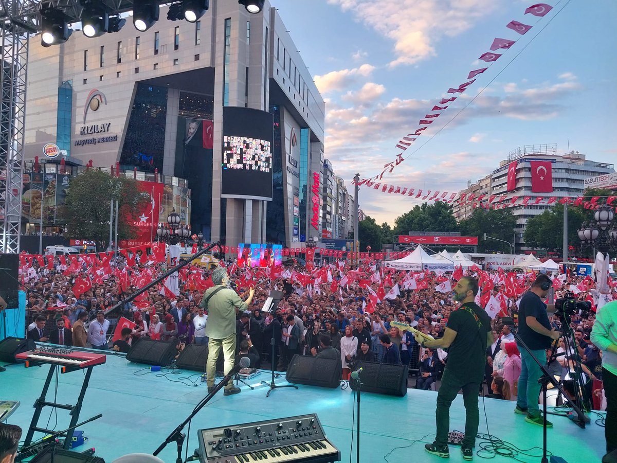 akgenclkmamak's tweet photo. 15 Temmuz #AnkaraDestanı https://t.co/chWies6erM